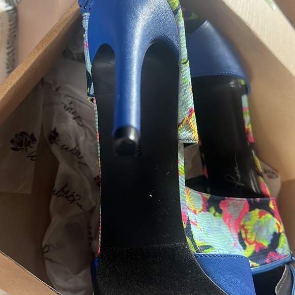 Wild rose heels - Picture 3 of 3